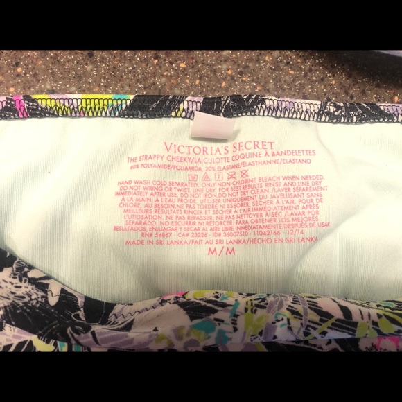 Victoria’s Secret Bikini - Picture 3 of 4